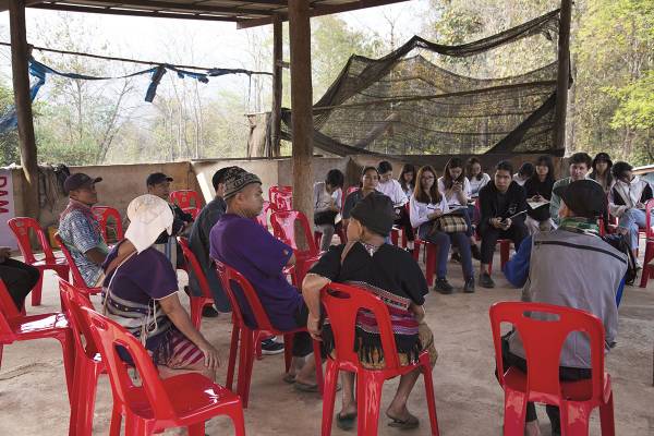 HKU landscape students meet with Mae Ngao indigenous people’s network, Mae Hong Son province, Thailand. By Sandra Saw Yu Nwe, 2023.