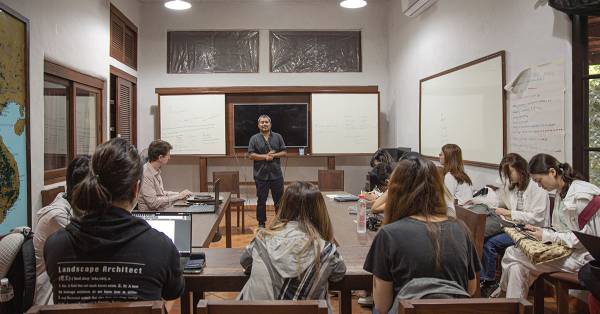 HKU landscape students meet with EarthRights International (ERI) at the Mitharsuu Center for Leadership and Justice, Thailand. By Sandra Saw Yu Nwe, 2023.