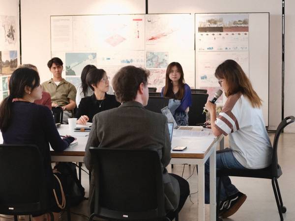 Jennifer presenting at the Final Review to a panel of experts from planning, sociology, ecology, and geography, in addition to designers and planners. By Vicki Liu Jiani, 2025.