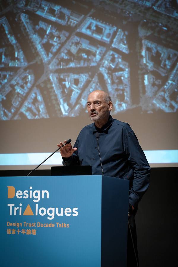 Rem Koolhaas delivering the keynote for Design Trust Decade Talks. By Yongki Sunarta, courtesy of Design Trust, 2024.